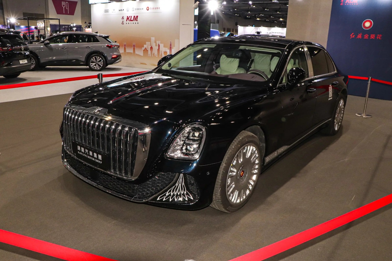 红旗汽车车灯激光镭雕工艺——光影美学的精密制造